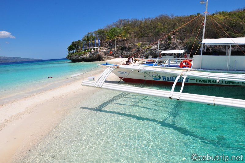8 popular remote islands that can be reached on a day trip in Cebu.Sumilon Island