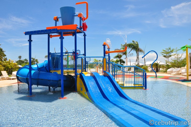solea-resort-mactan-aqua-play-kids-pool-enjoy-slide-fun